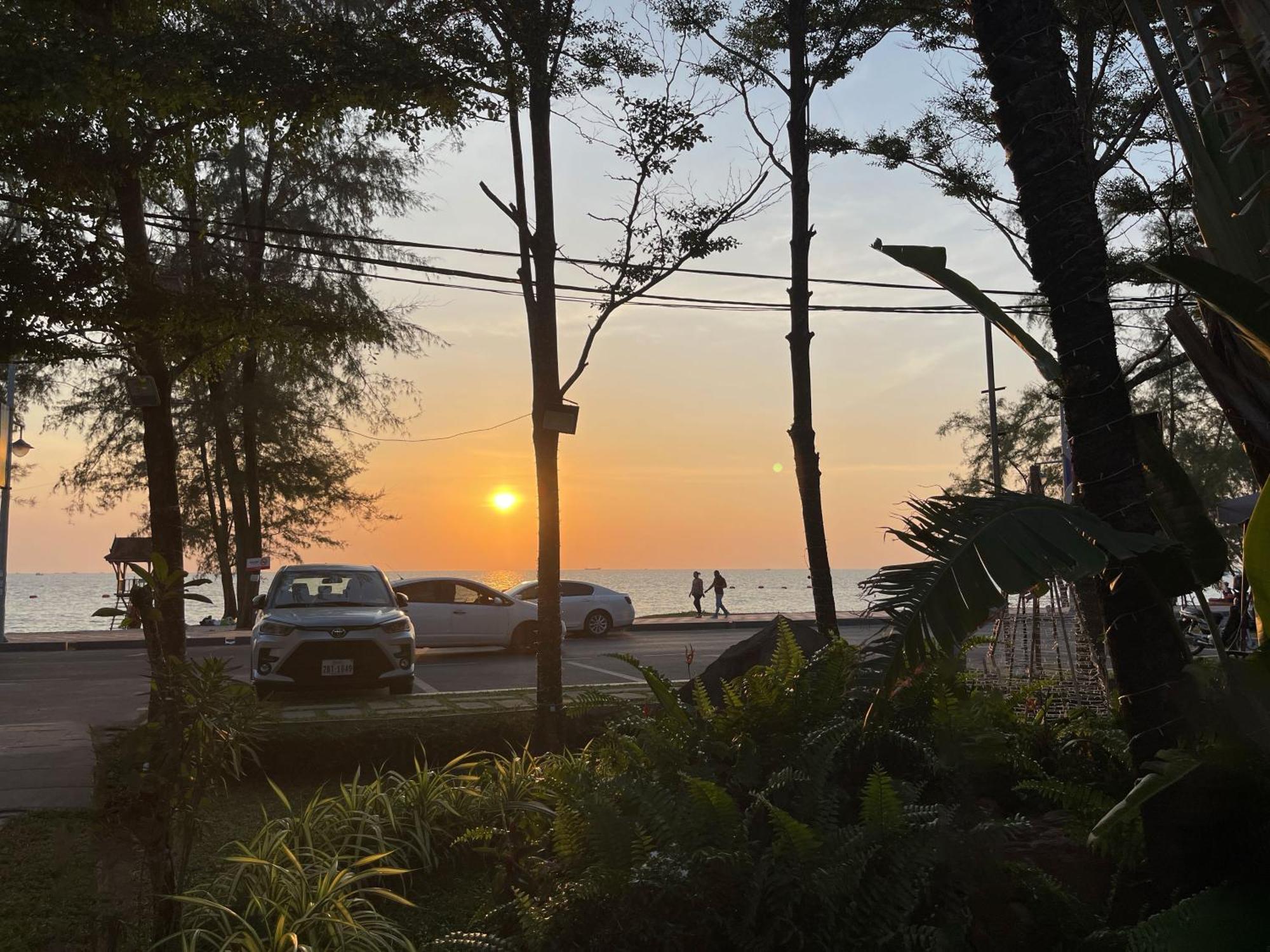 Sea Breeze Resort Sihanoukville Bagian luar foto