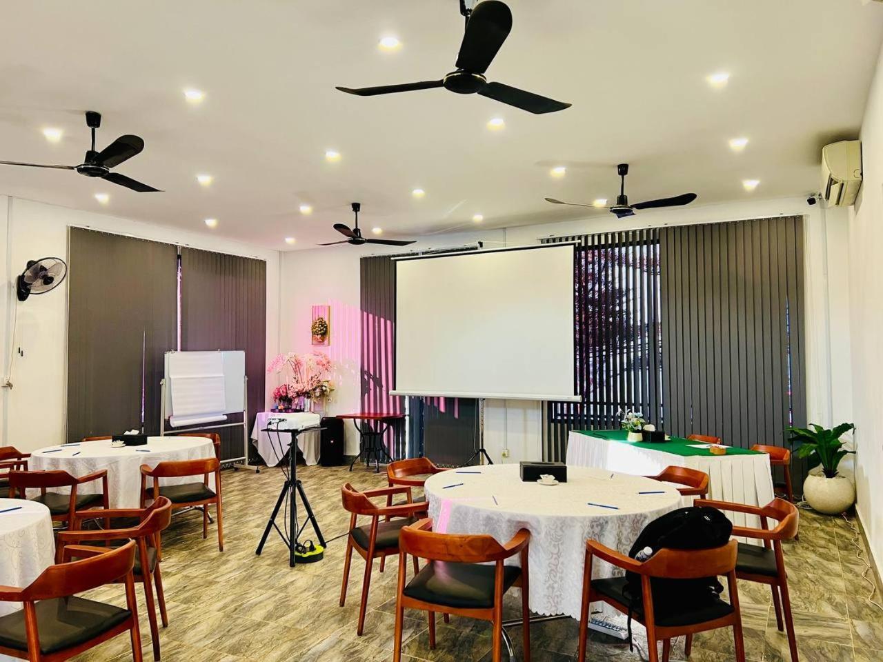 Sea Breeze Resort Sihanoukville Bagian luar foto